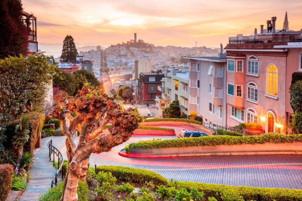 Lombard Street La Rue la plus Tordue de San Francisco