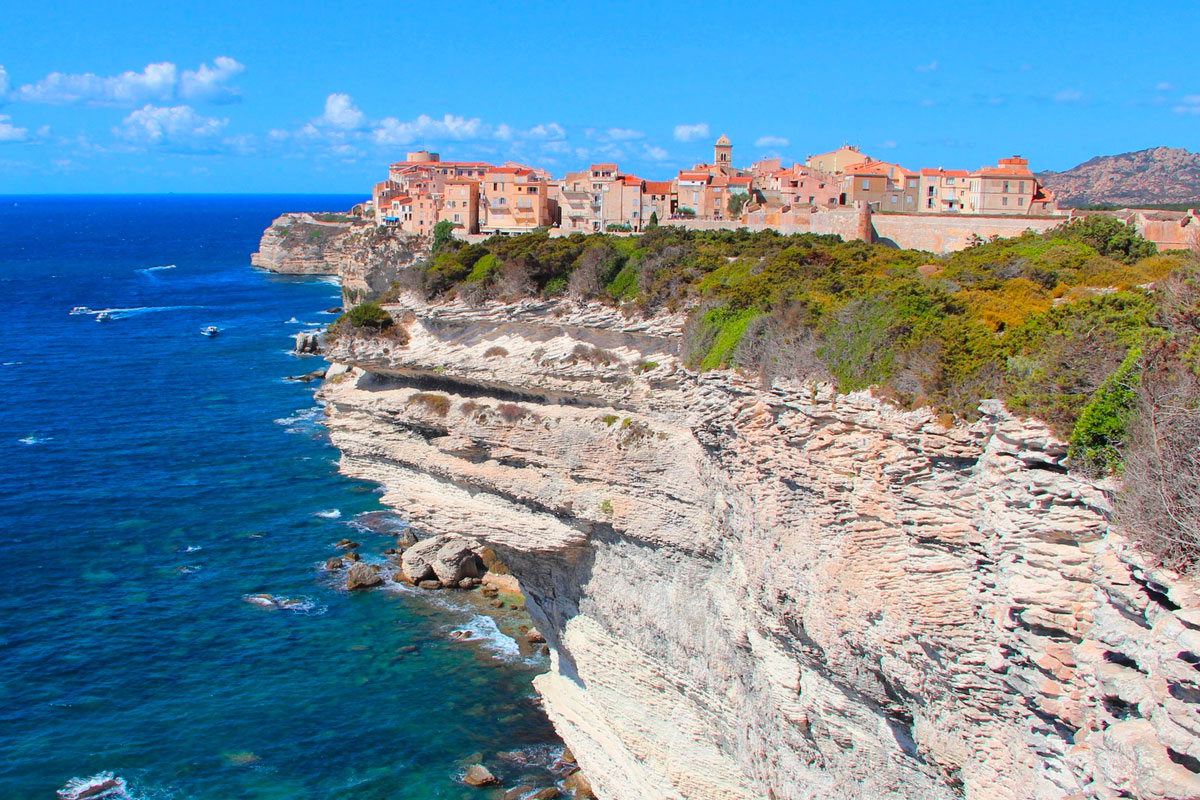 Pourquoi choisir un camping pour ses vacances en Corse ?