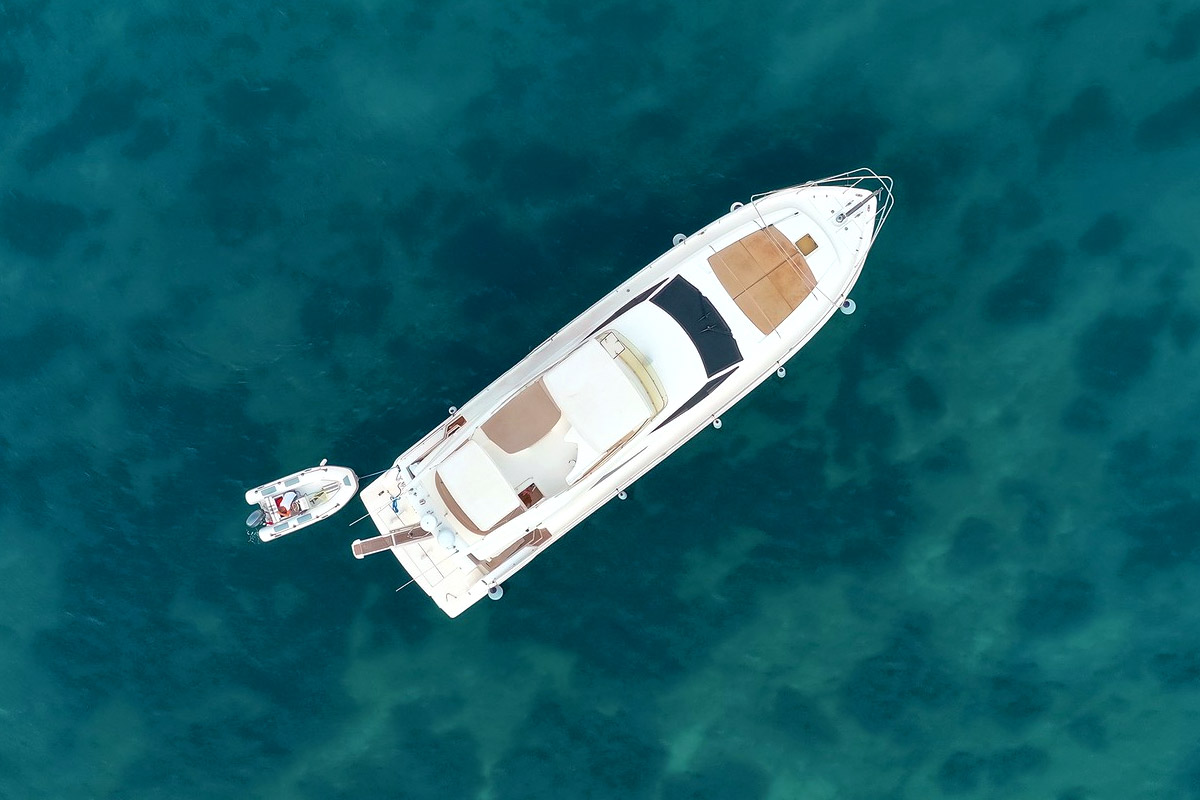 yacht