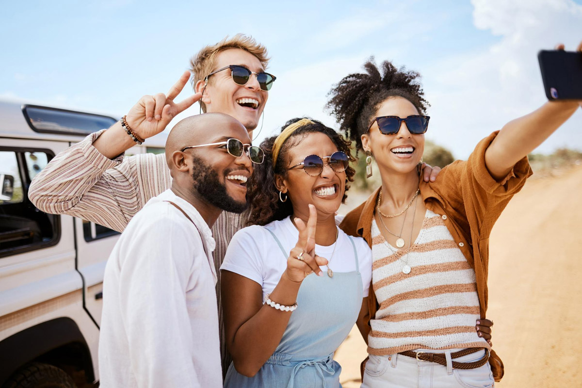 Les indispensables pour un roadtrip en voiture entre amis réussi